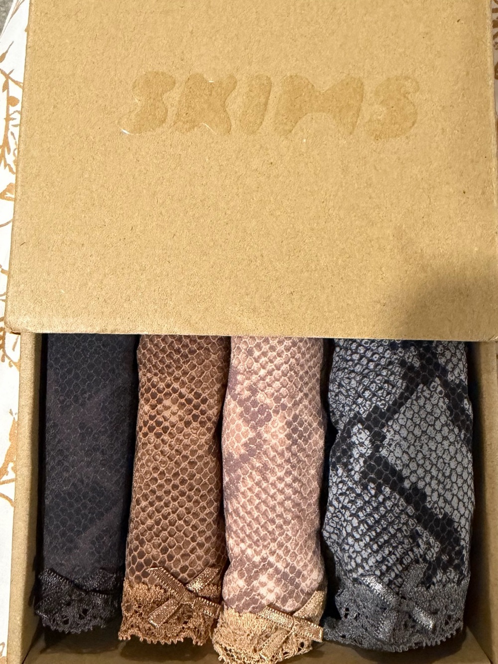 Skims fits everybody lace thong 4-pack size xl NWT